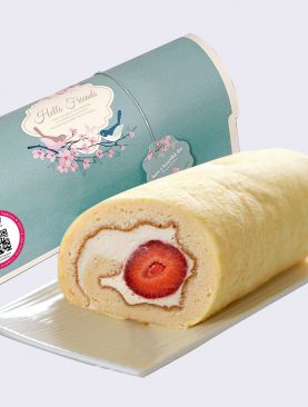 Japanese Strawberry Cake Roll with Fresh Cream