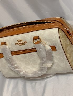 Couture Gift Collection ™ COACH Classic White Handbag