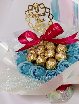SOLD OUT! Selamat Idul Fitri Blue Roses & Rocher Bouquet