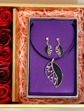 Stunning Black Leaf Necklace Gift Set – Necklace & Earrings